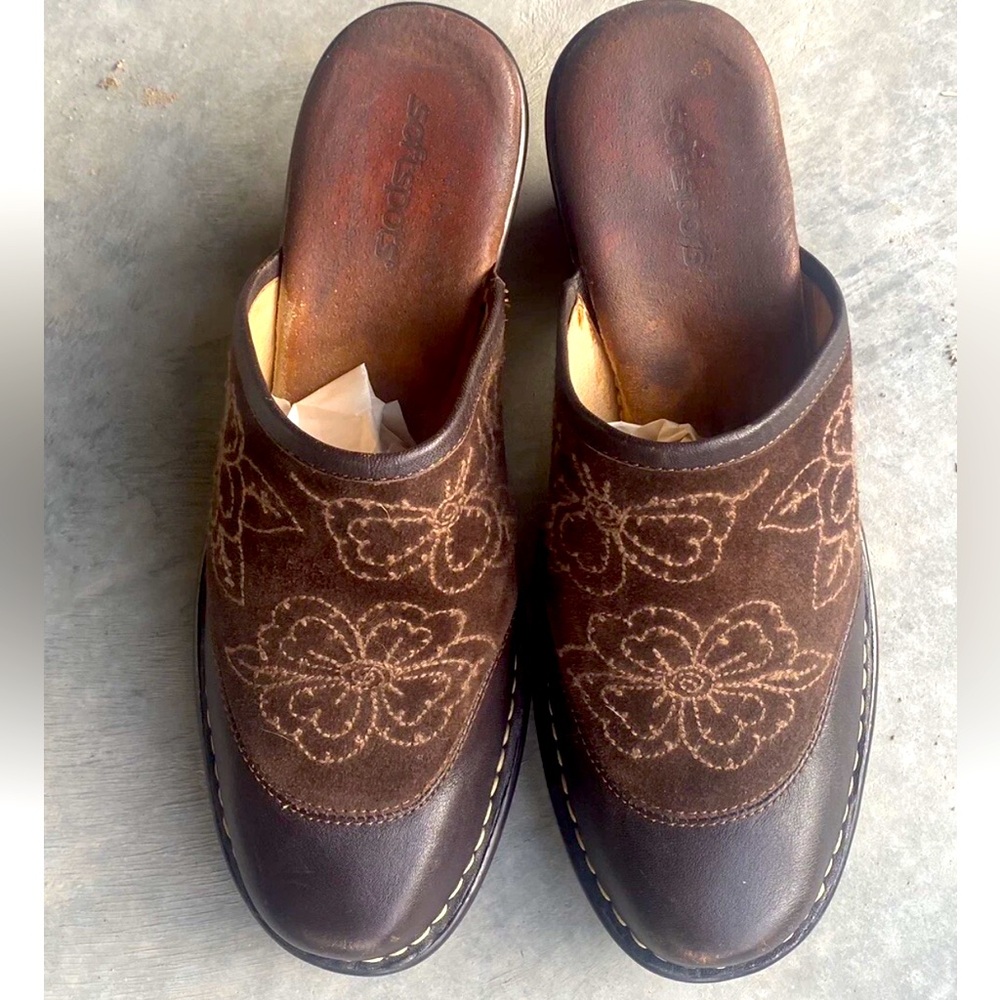 SOFTSPOTS - Brown LEATHER PAISLEY-EMBROIDERED MID-HEEL MULES - WOMENS 7